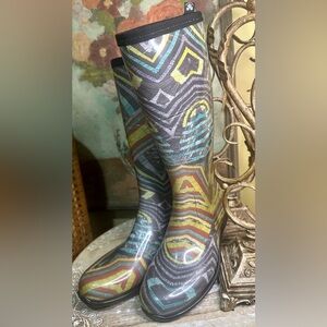 EUC Kamik Pull-on Rainboots Geometric Design. Size 8